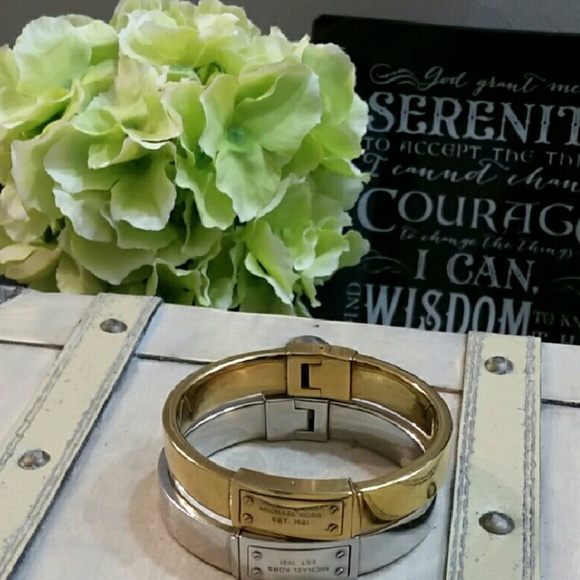 Gold MICHAEL KORS Metallic Logo Plaque Bracelet - Picture 6 of 8